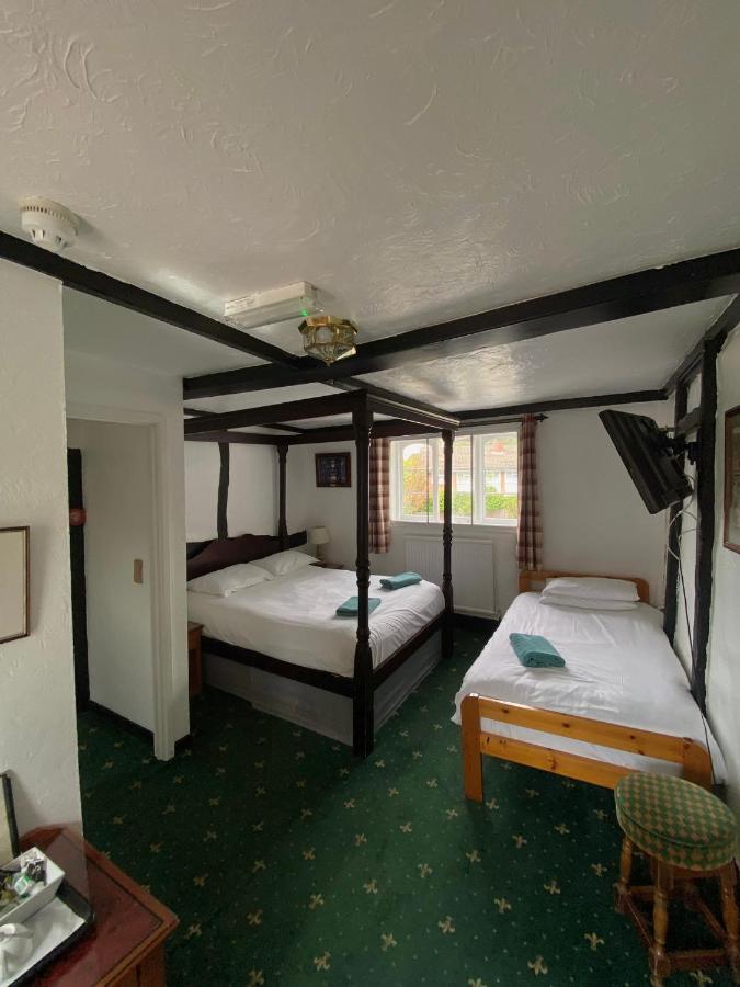 The King'S Lodge Hotel Кингс Лангли Екстериор снимка